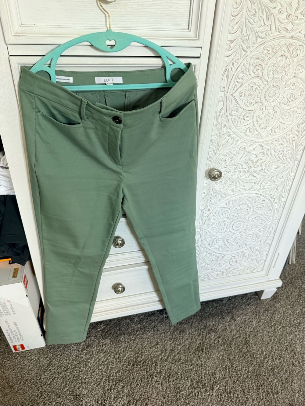 LOFT The Sutton Skinny Pants Sage Green Size 8